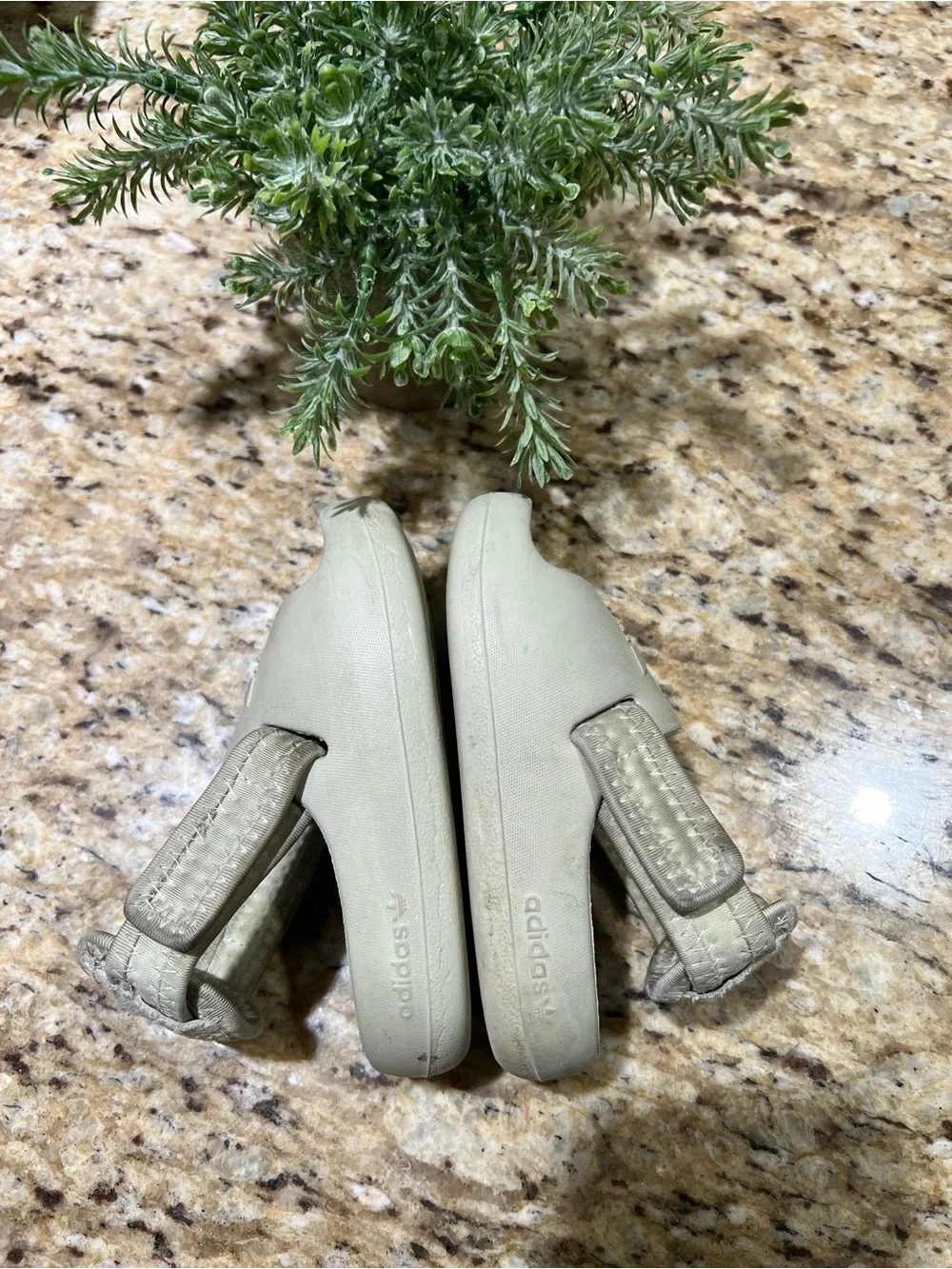 Adidas Beige Toddler Trefoil Slide Sandals with Adjustable Back Strap 7K